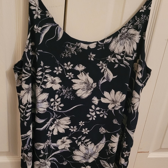 3/$25 Ladies fully lined navy blue floral camisole blouse size XL - Picture 1 of 9
